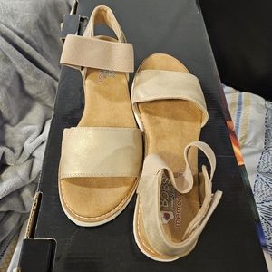 Bob's from Sketchers Women's Sandals - Champagne